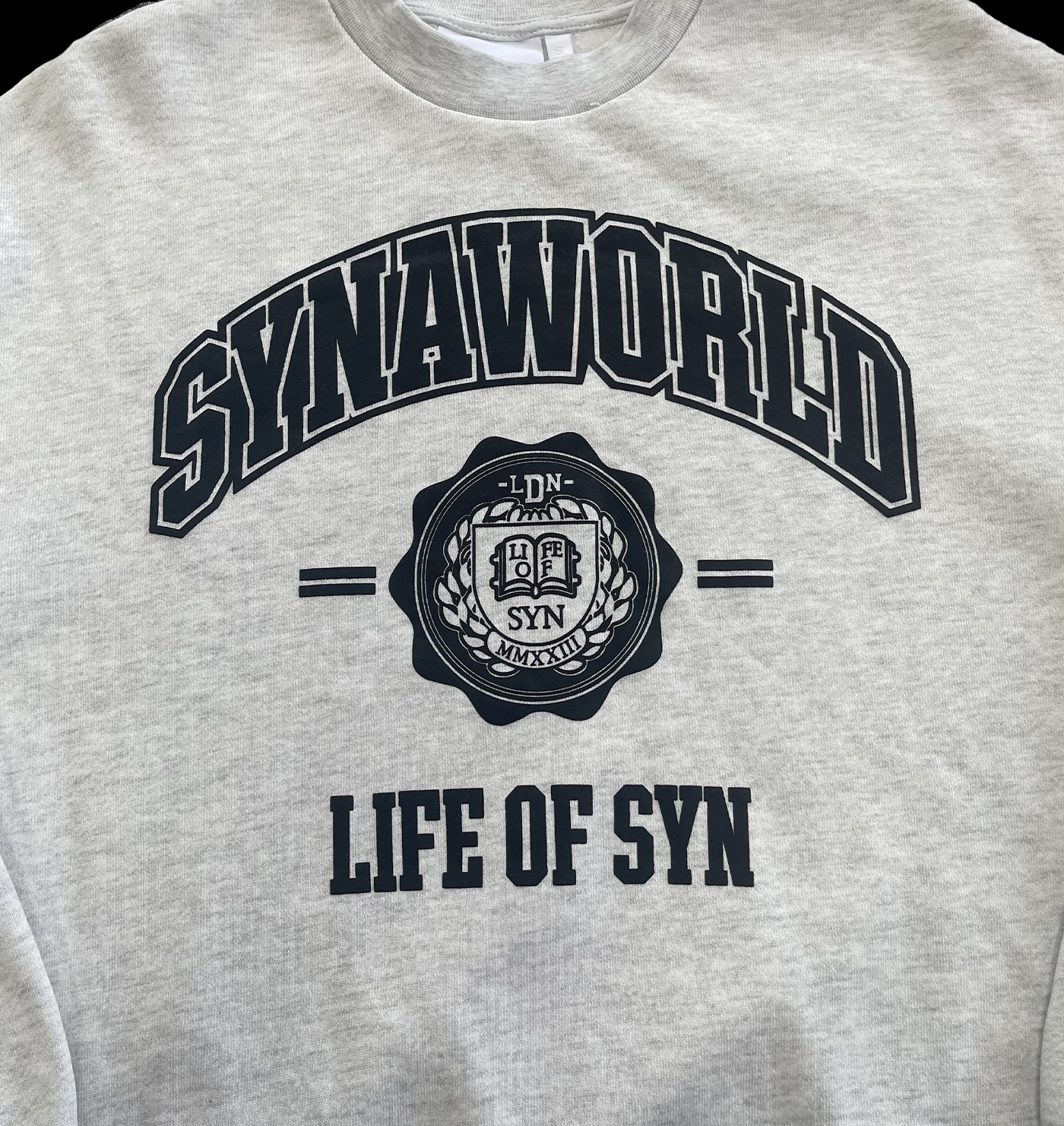 SYNA WORLD COLLEGE CREW SWEATER (GREY)